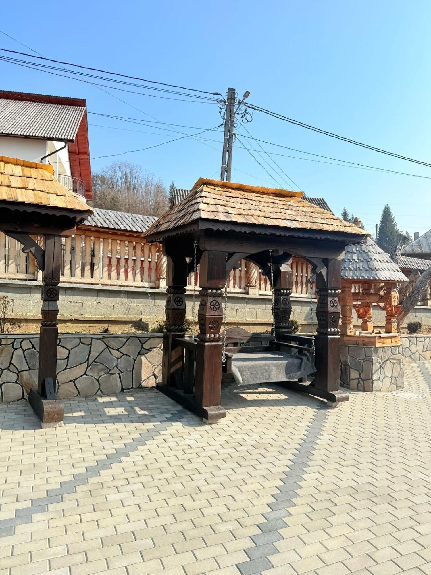 Gospodaria Klaus Rozavlea Exterior foto